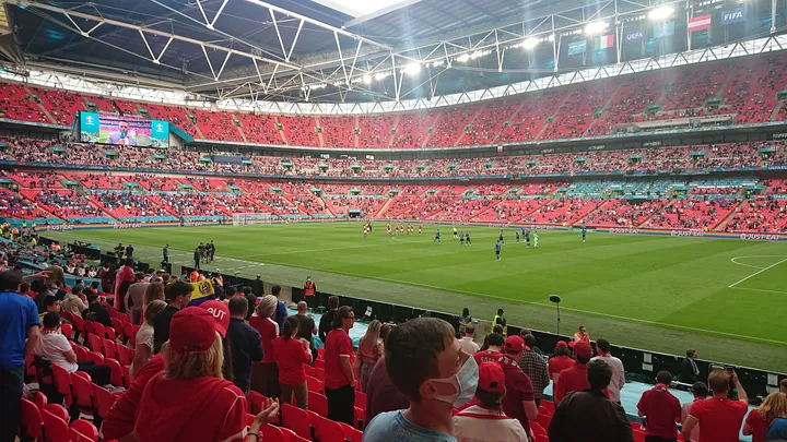 Bancada de Wembley no pontapé de saída do Itália–Áustria do Euro 2020